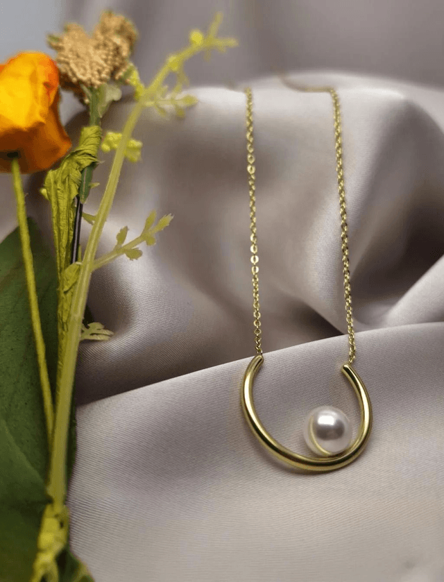 Collier U
